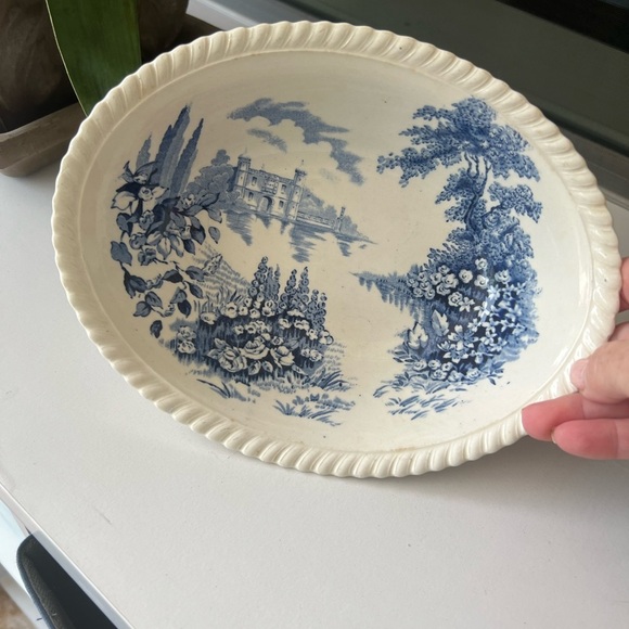 Johnson Brothers Castle on the Lake Blue and White Oval Dish - Picture 2 of 4